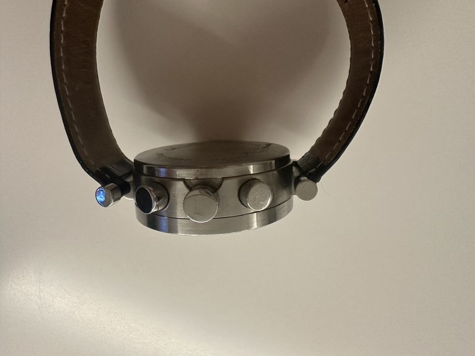 Relógio com pulseira preta