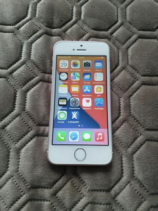 Продам IPhone SE 16Gb Rose