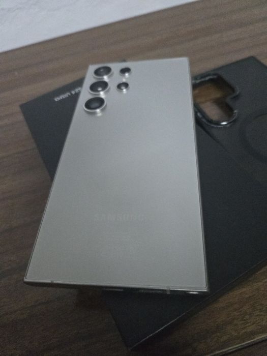 S24 ultra 12/512gb garantia ate 11/27 e seguro ate 11/26 como novo