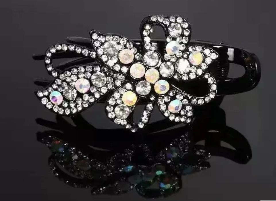 Заколка з камінчиками