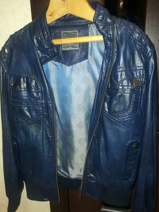 Продам куртку темно-синього кольору, весна/осінь. Розмір 146