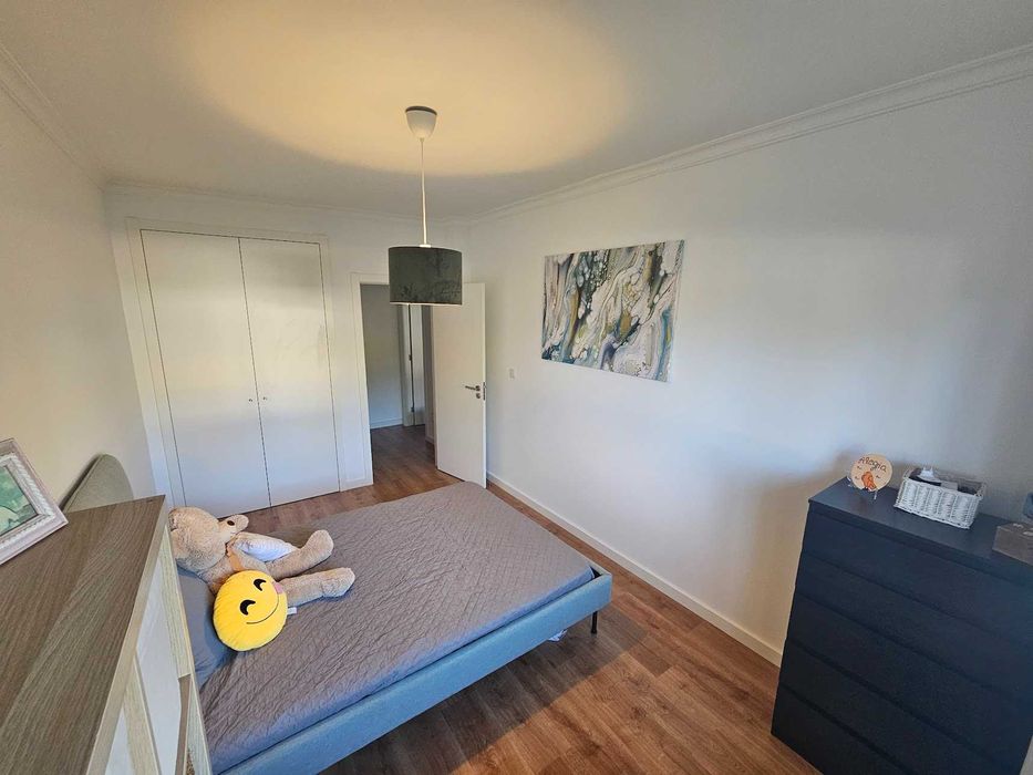 T2 c/ suite + Garagem Box p/ 2 Carros c/ Wallbox.