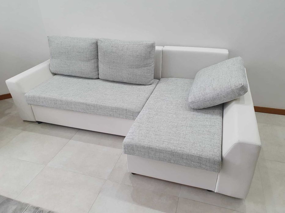 Sprzedam biały narożnik 250cm szer. z funkcją spania