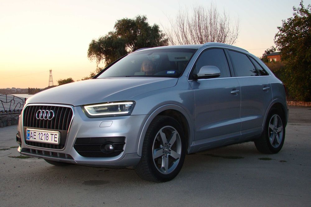 Продам  AUDI  Q3