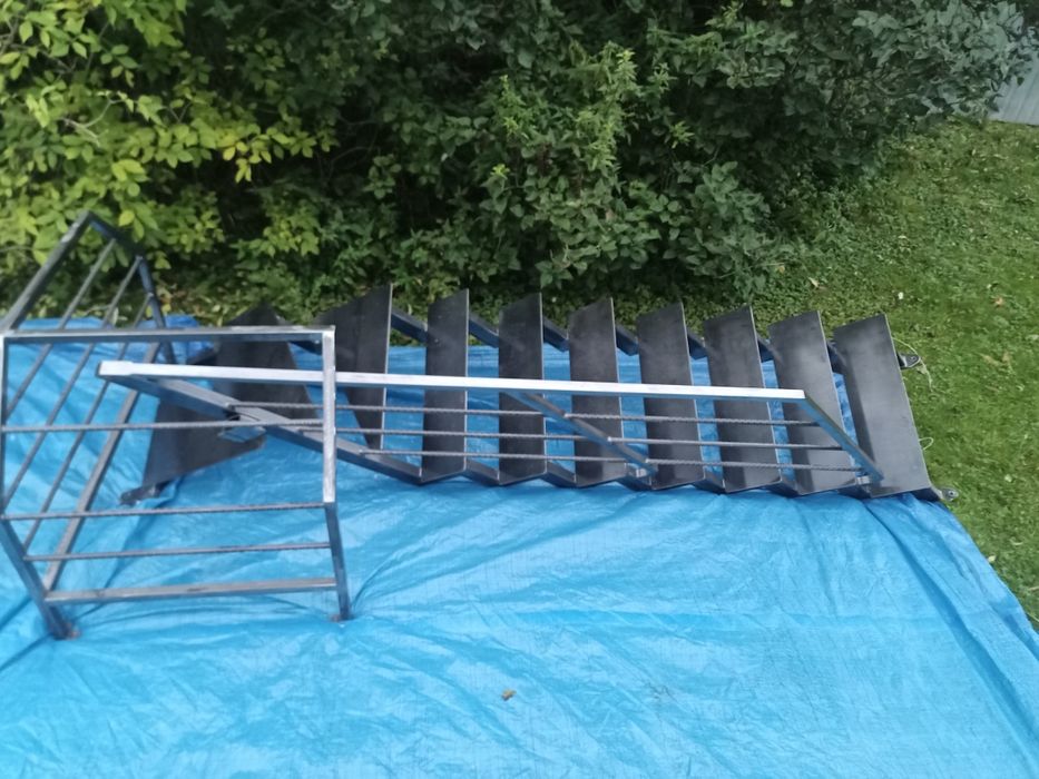 Schody metalowe solidne z balustradą