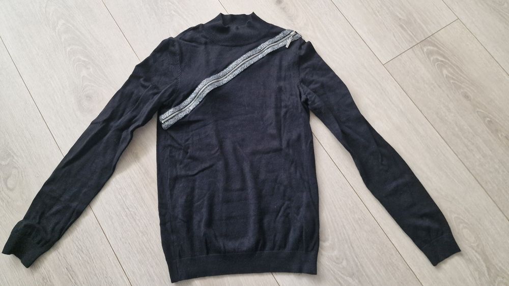 Czarny sweter Mohito