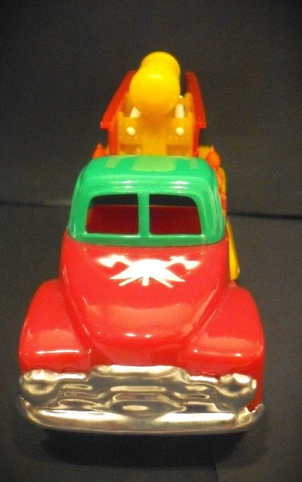 Carro de bombeiros antigo da PEPE