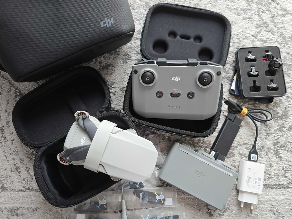 Dron DJI Mini 2 Fly More Combo (zestaw + dodatki)