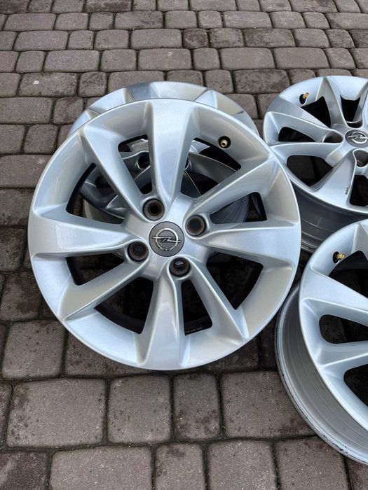 Oryginalne alufelgi Opel 4x100 15 cali Czujniki Corsa Adam Karl