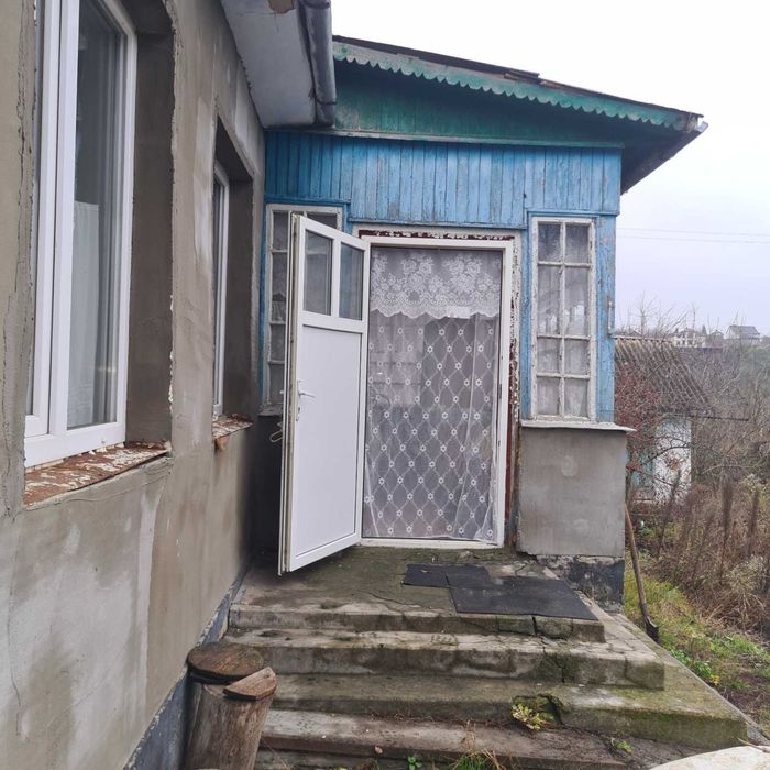 Будинок з землею