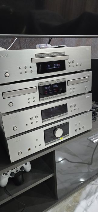 Музыкальный центр AKAI CD 3000 стойка 4 компонента