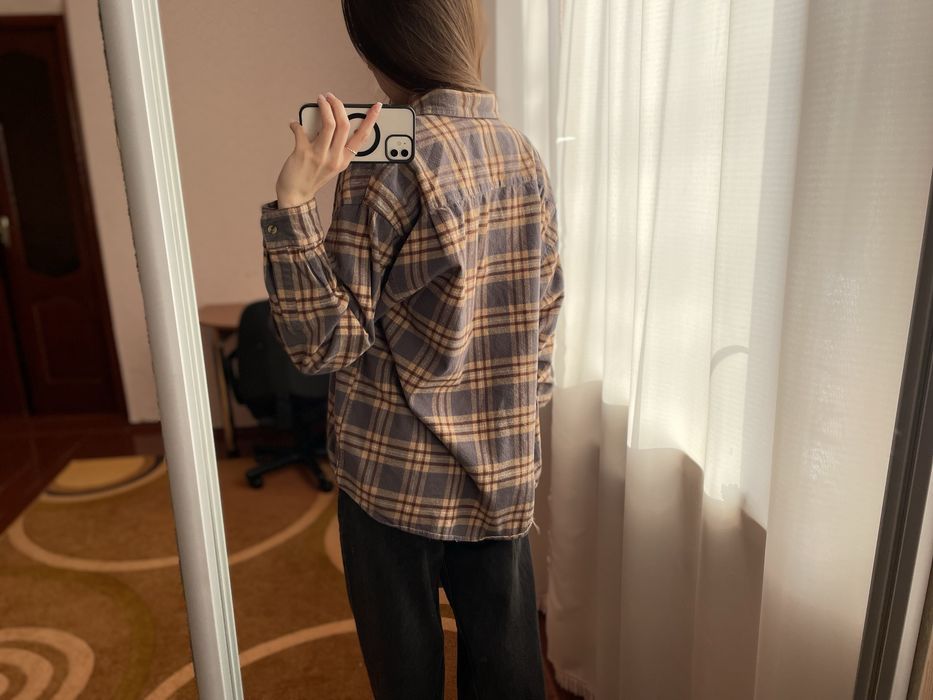 Жіноча сорочка в клітинку