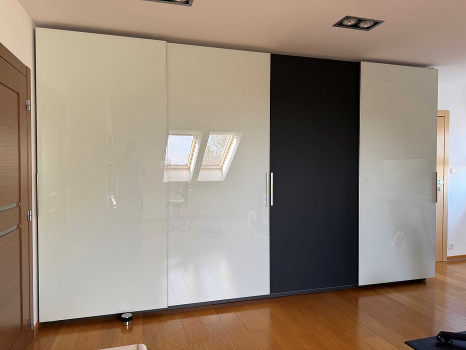 Duża szafa z przesuwnymi szklanymi drzwiami 404 x 244 cm / REZERWACJA