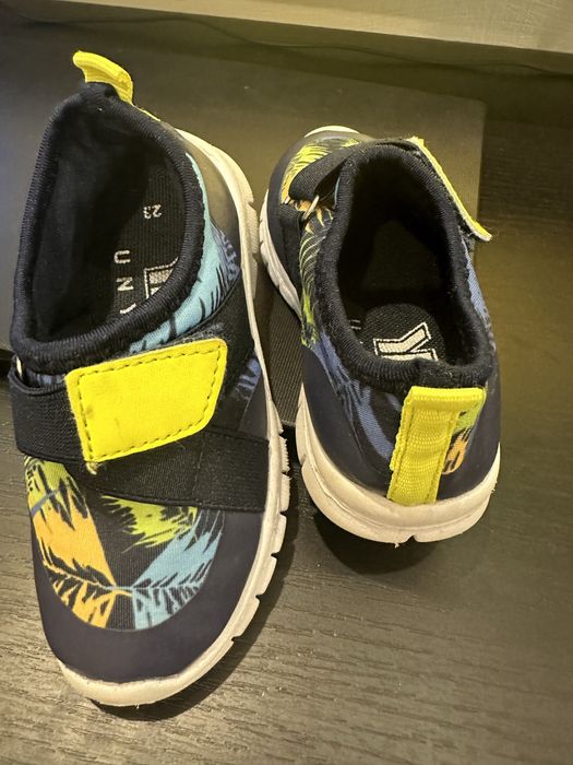 Кросівки дитячі нові