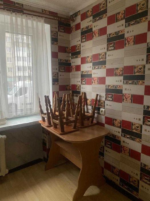Продам 1 кімнатну квартиру по вул. Відродження