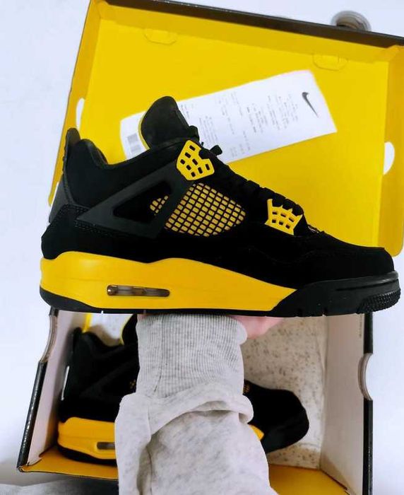 Jordan 4 Retro Thunder R.44