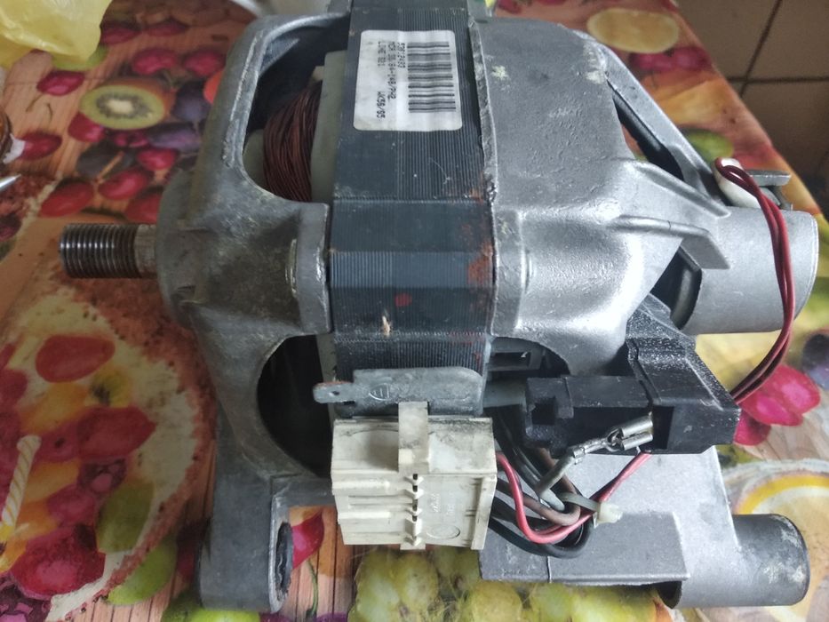 Продам электро мотор от стиральной машины Индезит в рабочем состоянии.