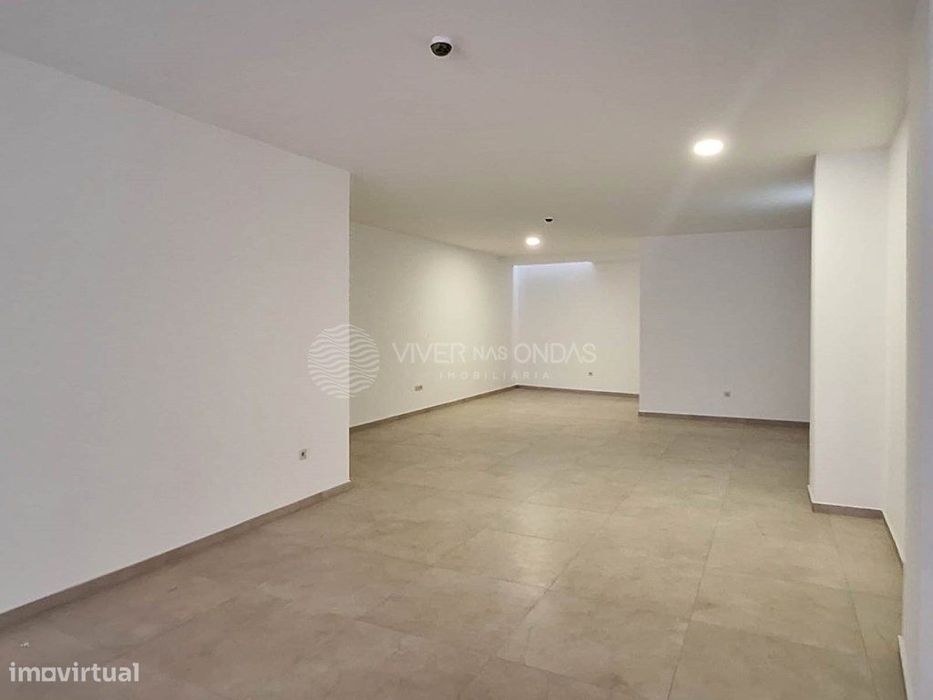 Loja Central de 205 m² com Garagem - Centro da Maia