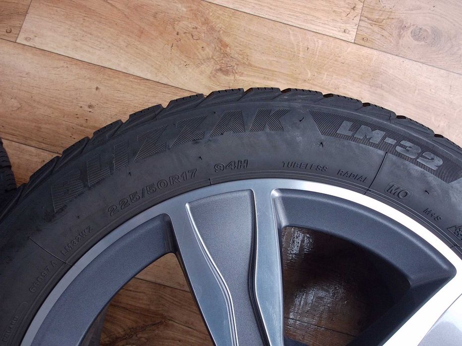 Bridgestone Blizzak LM-32 225/50/19 94H