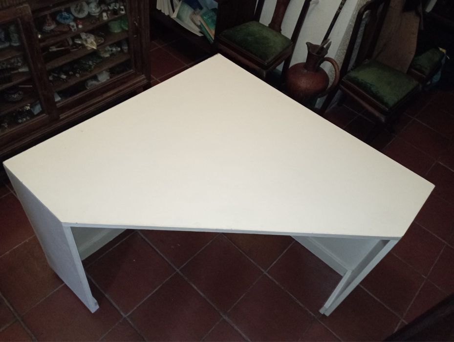 Secretária de canto