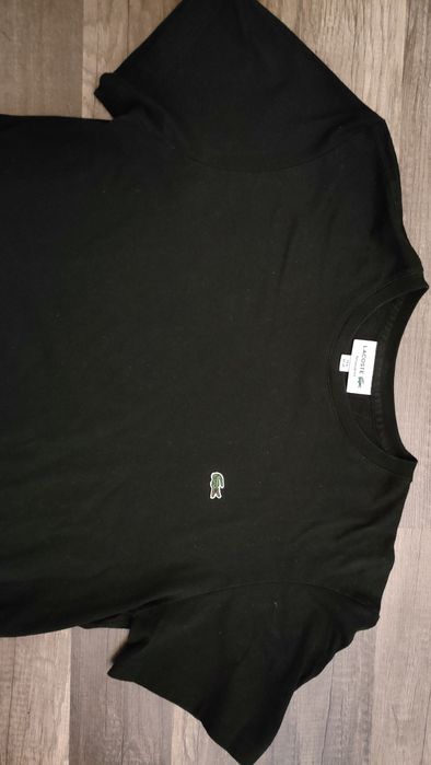 klasyczny,prosty,czarny t-shirt LACOSTE jak nowy