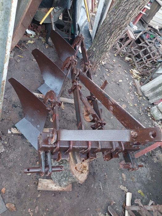 Продам плуг Одеського Заводу До малого Трактора