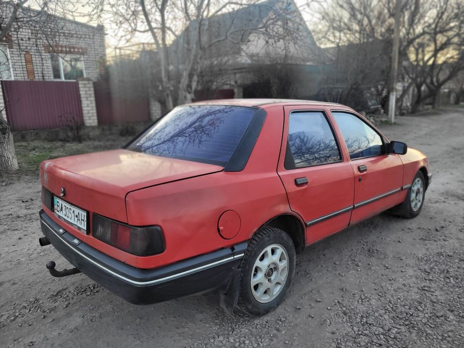 Ford Sierra  газ бензин 1.8 . Чудовий стан