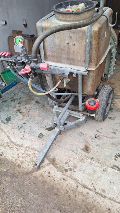 Opryskiwacz do pryskania na kołach