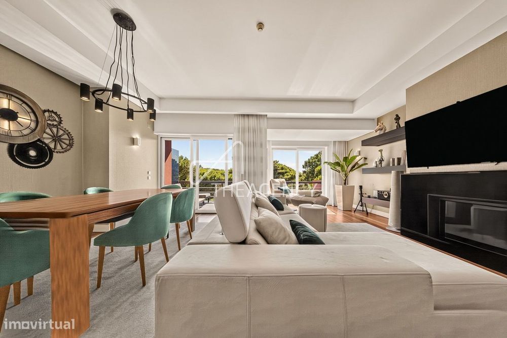 T3 Duplex na Quinta da Marinha: A Definição de Luxo e Exclusividade em