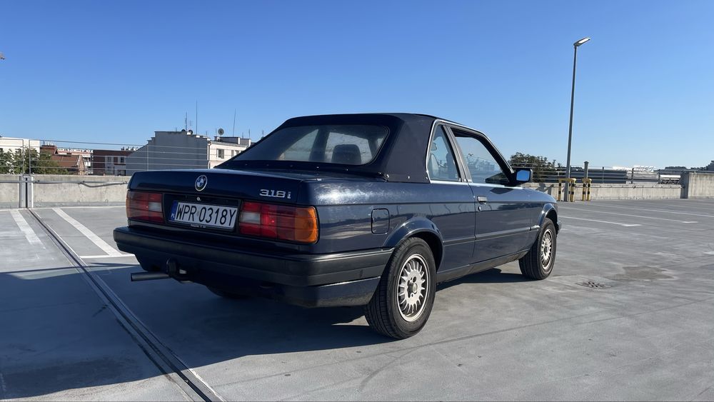 BMW E30 318i baur 34000 zł i sedan na żółtych tablicach 38000 zł