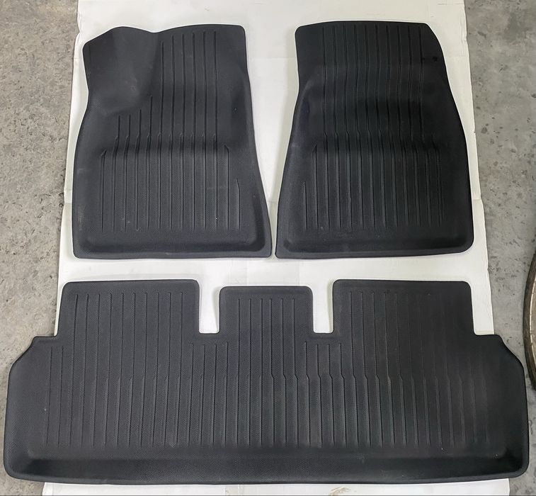 Продаю полікі до Tesla Model 3