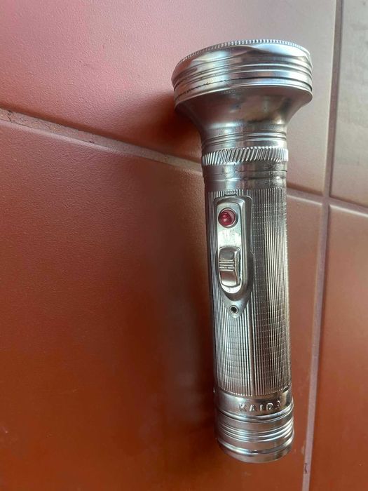 Staromodna latarka Kaida metalowa