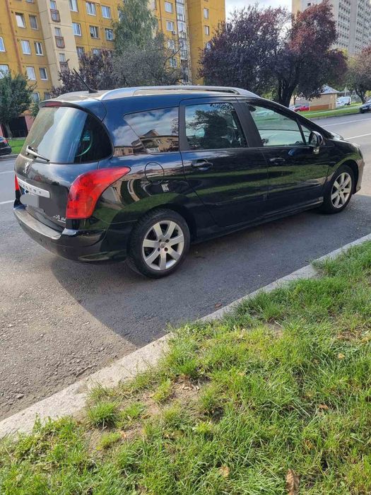 Автомобіль Пежо 308