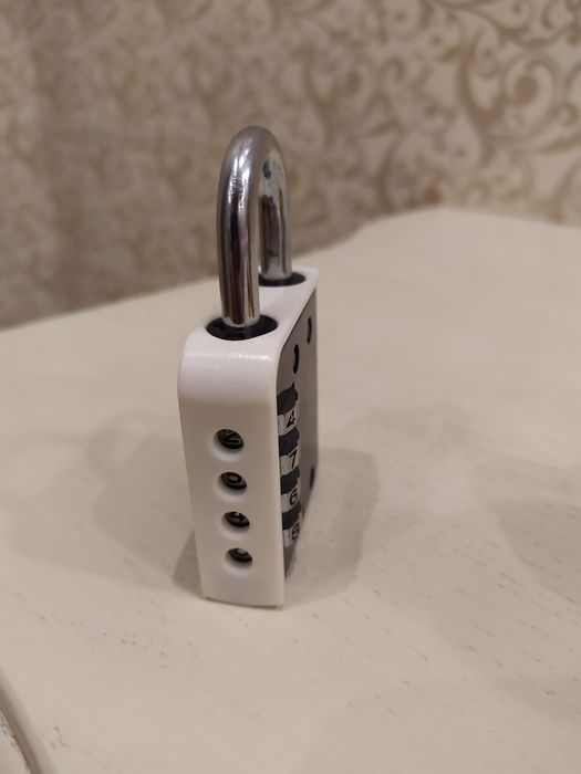 Кодовий навісний замок бренду PureGym. Кодовый навесной замок