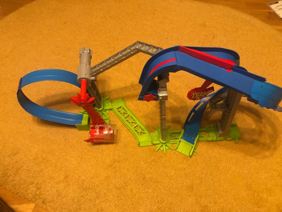 Hot Wheels Rev Ups