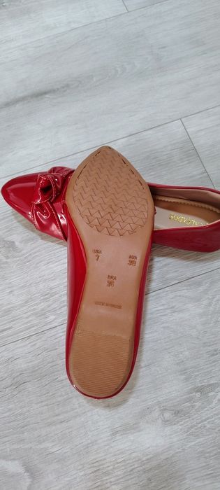 Sabrinas Vermelhas Verniz com Laço