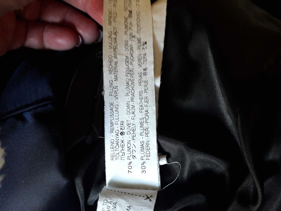 Kispo curto acolchoado de penas e plumas (azul marinho)