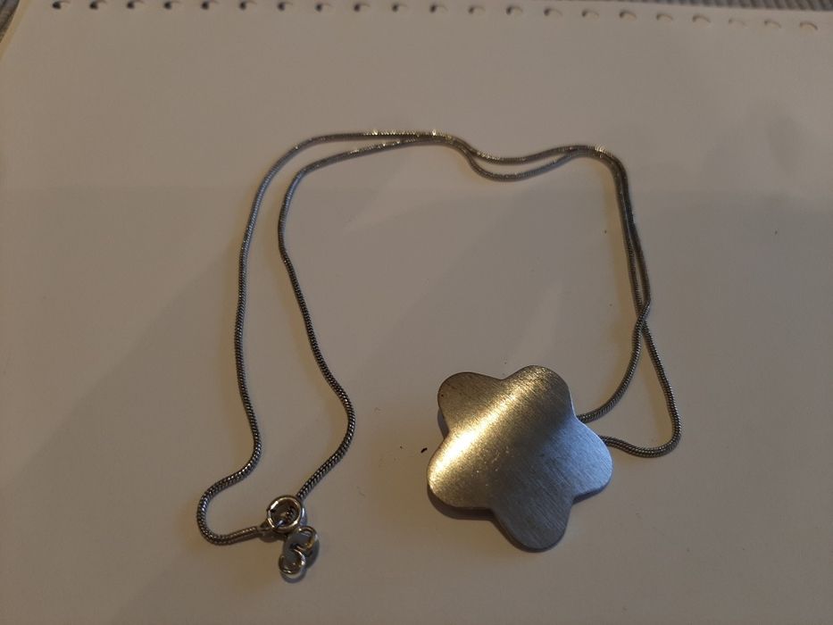 Fio e pendente em prata
