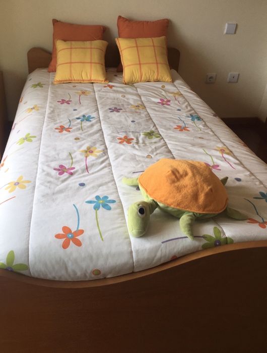 Vendo Edredom Cama de solteiro + 4 almofadas