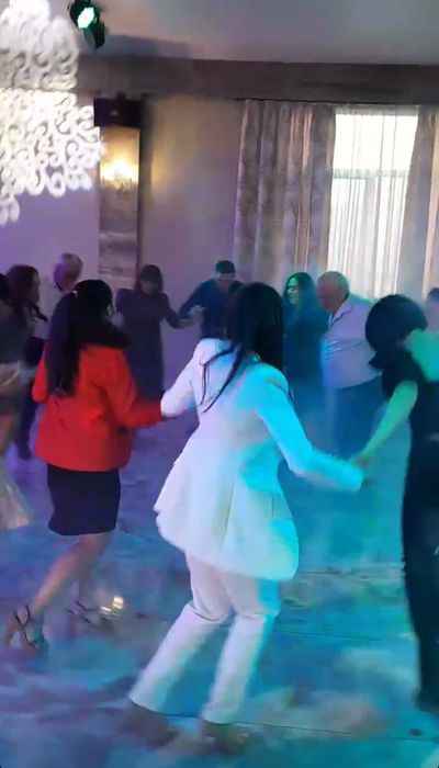 Диджей DJ музыкант, живой вокал,караоке ,и ведущая на праздник,Одесса