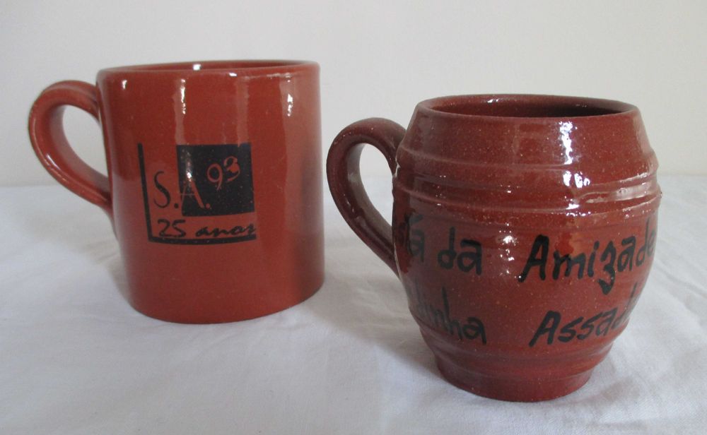 Antigas Canecas de Barro de Festivais