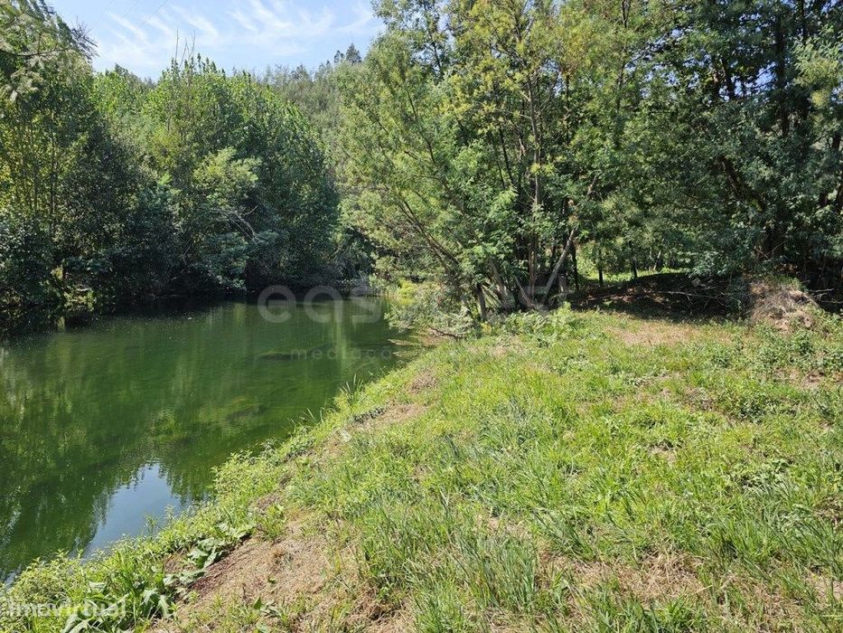 Terreno com 2.100 m2, confronta com rio Alva com boas acessibilidades — Friúmes E Paradela, Coimbra