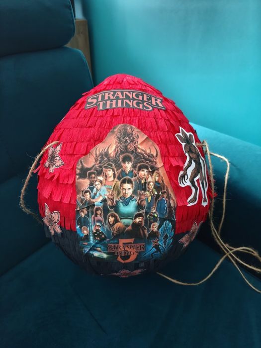 Piniata urodzinowa dla fanów serialu STRANGER THINGS