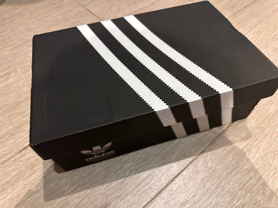 Продам женские Adidas SuperStar