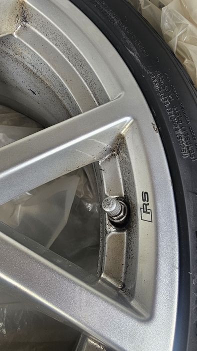 Jantes originais com pneus Audi RS3 8Y