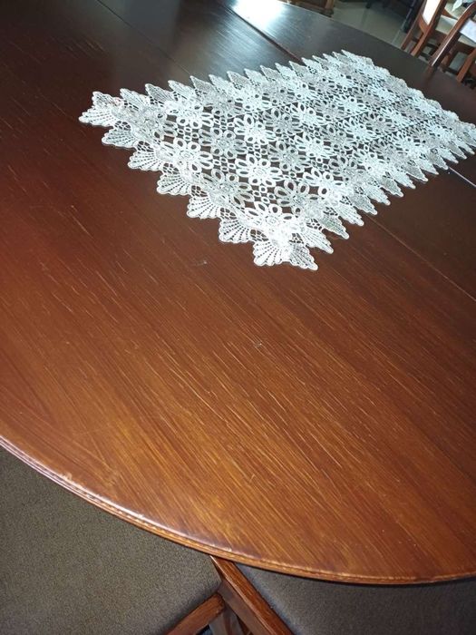 Sprzedam stół z krzesłami