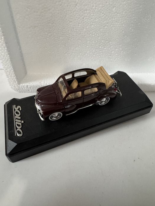 Renault 4CV solido 1:43