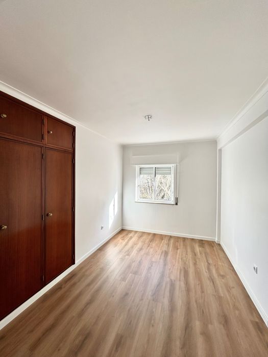 Aluga-se apartamento T3 carregado