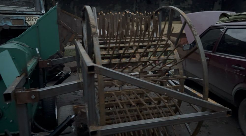 Гарбузовий комбайн з підборщиком