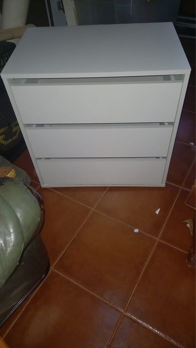 Cómada  branca IKEA Malm de 3 gavetas